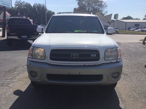 Used 2004 Toyota Sequoia SR5 RWD image 9