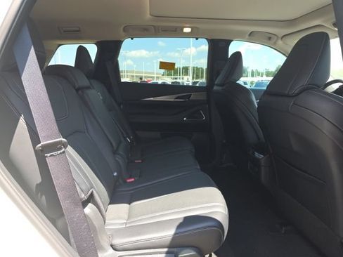 Used 2023 INFINITI QX60 Luxe w/ Performance Audio Package FWD image 9