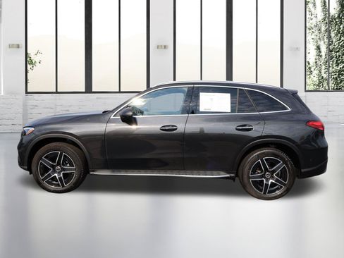 Used 2026 Mercedes-Benz GLC 300 image 2