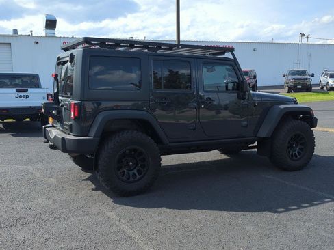 Used 2016 Jeep Wrangler Unlimited Rubicon w/ Connectivity Group AWD/4WD image 6