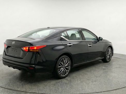Used 2025 Nissan Altima 2.5 SV FWD image 9