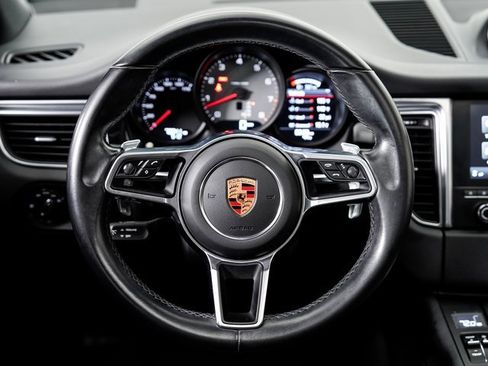 Used 2018 Porsche Macan S image 12