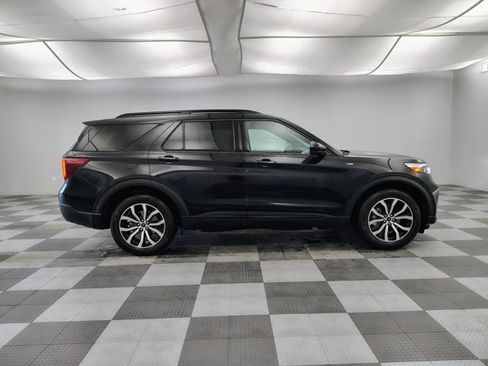Certified 2022 Ford Explorer ST-Line AWD/4WD image 2