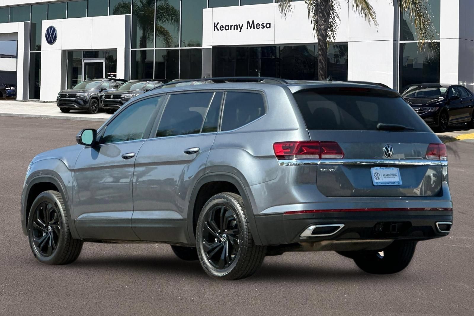 Used 2023 Volkswagen Atlas SE w/ Black Wheel Package FWD image 6