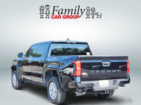 Used 2025 Toyota Tacoma SR5 AWD/4WD image 3