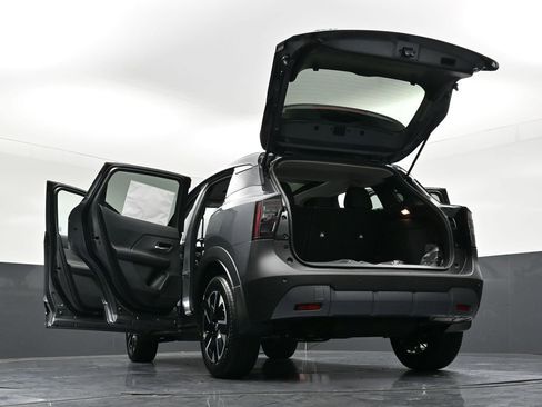 New 2026 Nissan Kicks SV w/ SV Premium Package AWD/4WD image 36