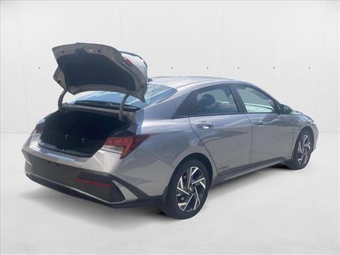 New 2025 Hyundai Elantra SEL image 8