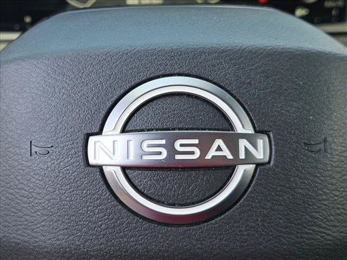 Used 2026 Nissan Rogue SL FWD image 7