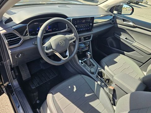New 2026 Volkswagen Taos SE AWD/4WD image 2