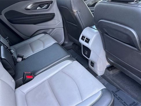 Used 2024 GMC Terrain SLT image 18