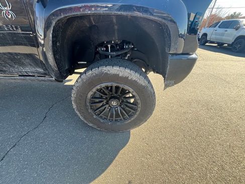 Used 2025 Chevrolet Silverado 2500 LTZ w/ Trail Boss Package image 11