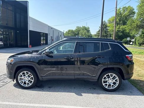 Used 2023 Jeep Compass Latitude AWD/4WD image 9