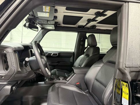 Used 2025 Ford Bronco Badlands image 16