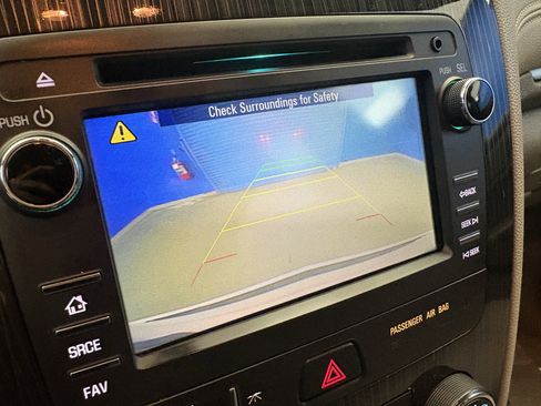 Used 2015 Chevrolet Traverse LT w/ Style and Technology Package image 16