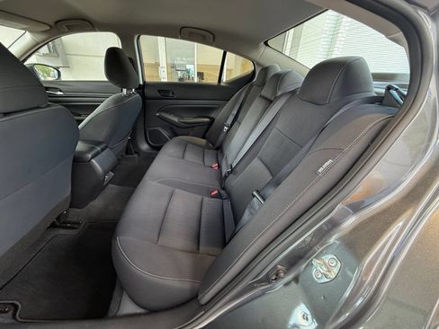 Used 2025 Nissan Altima 2.5 SV FWD image 25