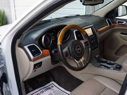 Used 2012 Jeep Grand Cherokee Overland image 38
