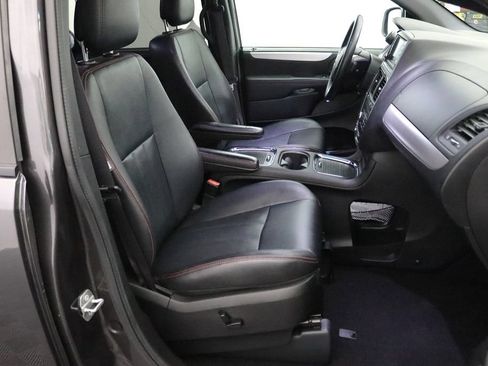 Used 2016 Dodge Grand Caravan R/T w/ Driver Convenience Group FWD image 15