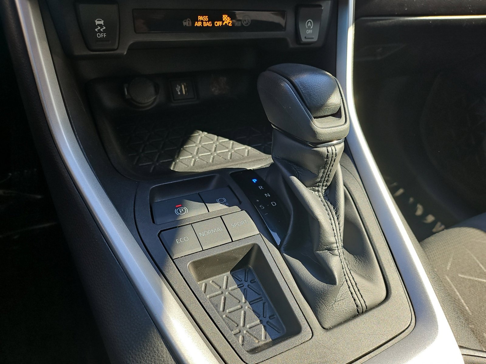 Used 2023 Toyota RAV4 XLE FWD image 32