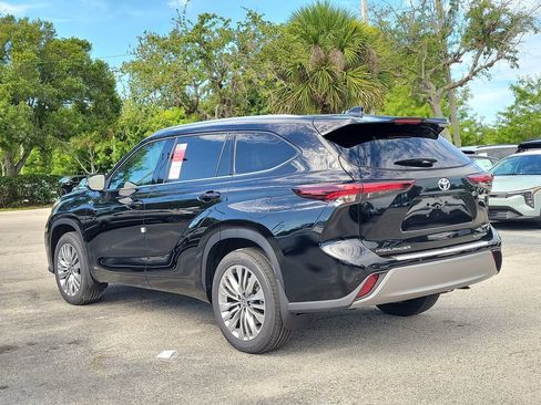New 2026 Toyota Highlander Platinum AWD/4WD image 6