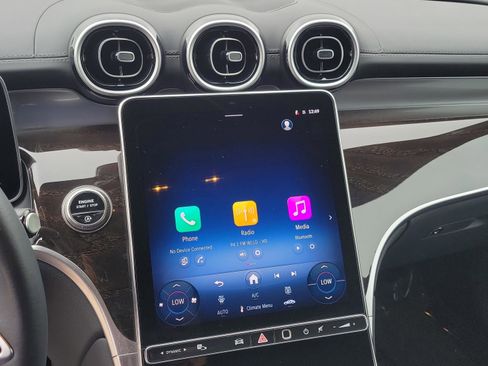 Used 2025 Mercedes-Benz GLC 300 image 30