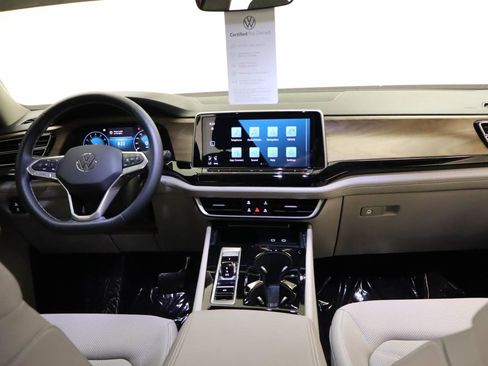 Certified 2024 Volkswagen Atlas SE FWD image 14