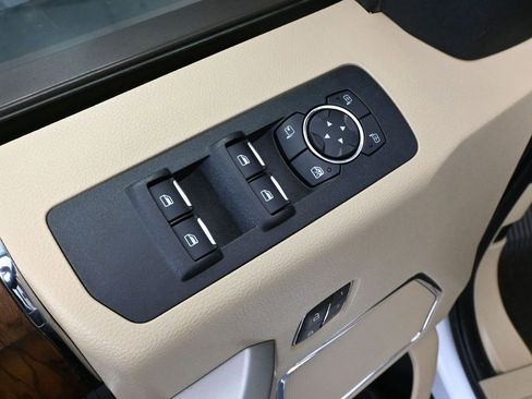 Used 2019 Ford F150 Lariat w/ Equipment Group 502A Luxury AWD/4WD image 21