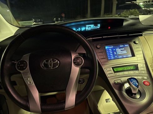 Used 2014 Toyota Prius Four image 12