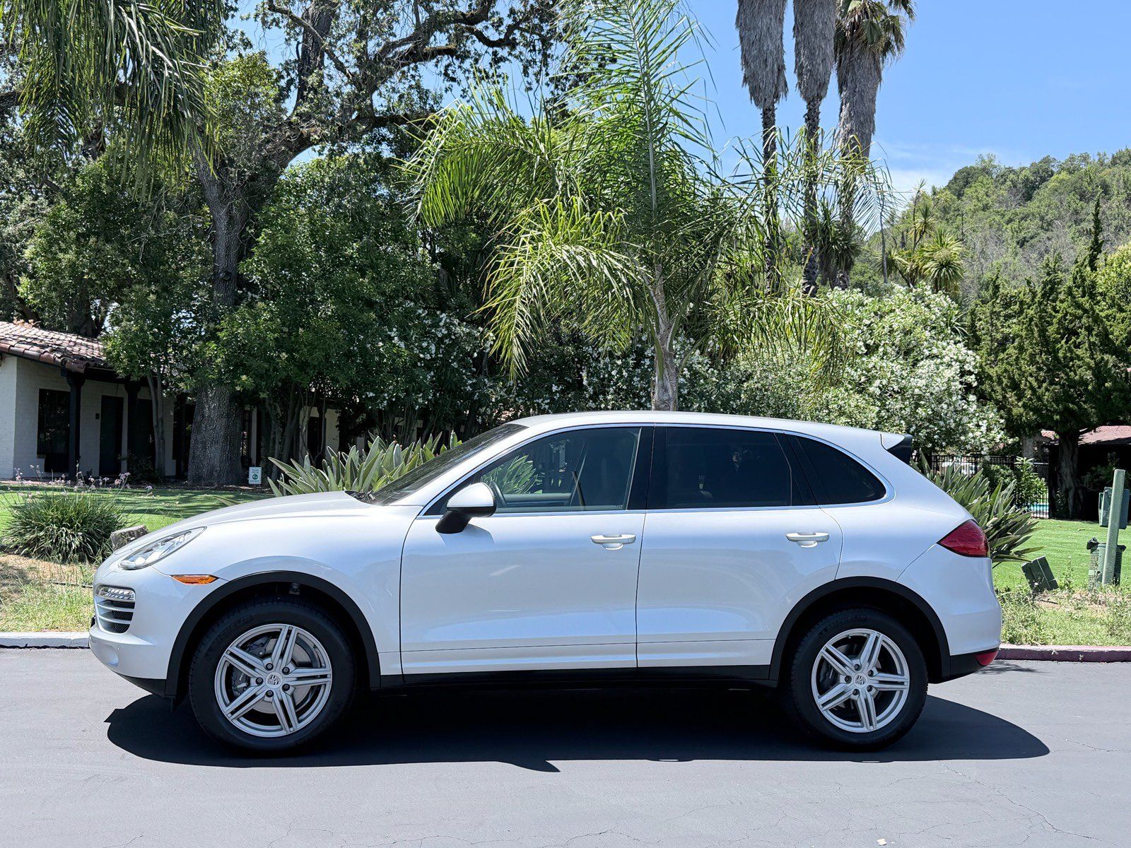 Used 2012 Porsche Cayenne AWD/4WD image 2