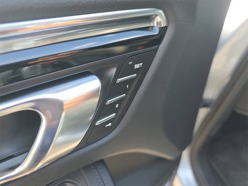 Used 2025 Porsche Macan image 26