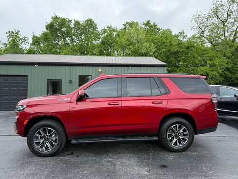 Used 2024 Chevrolet Tahoe Z71 w/ Luxury Package AWD/4WD image 3