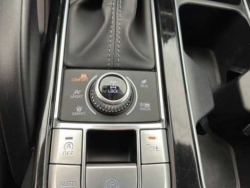 Used 2023 Kia Telluride LX AWD/4WD image 23