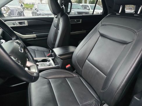 Used 2022 Ford Explorer Limited w/ Equipment Group 301A image 31