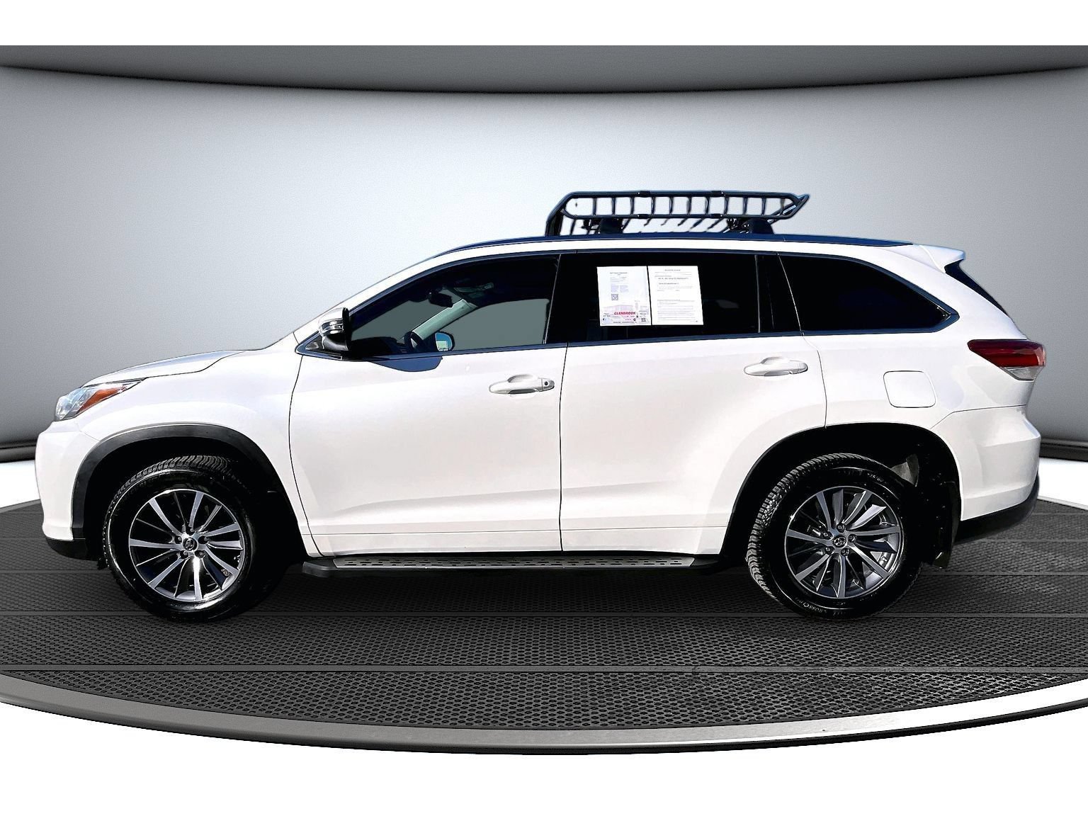 Used 2017 Toyota Highlander XLE w/ Carpet Mat Package AWD/4WD image 17