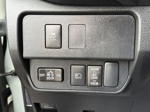Used 2023 Toyota Tacoma TRD Off-Road AWD/4WD image 21