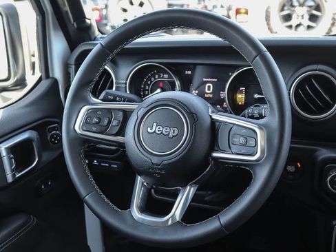 Used 2023 Jeep Wrangler Unlimited Sahara AWD/4WD image 18