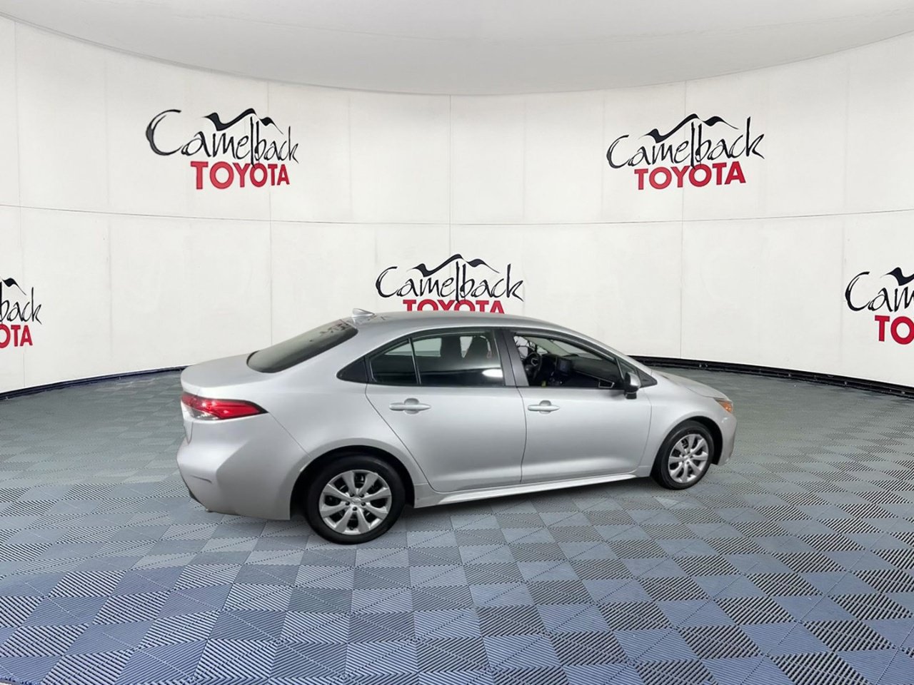 Used 2025 Toyota Corolla LE FWD image 3