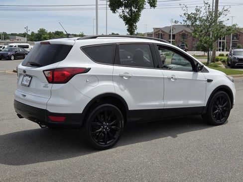Used 2019 Ford Escape SE FWD image 5