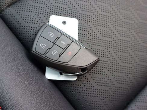 New 2026 Chevrolet Equinox RS w/ Convenience Package III FWD image 31