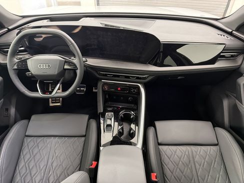 Used 2025 Audi SQ5 Premium Plus AWD/4WD image 14