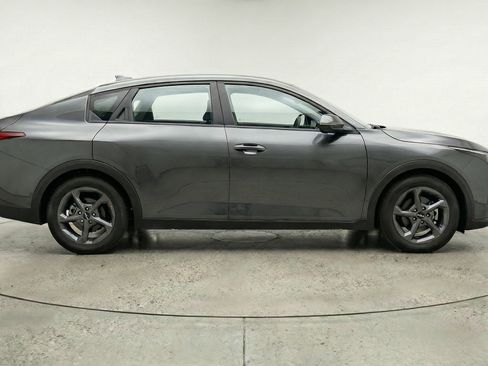 Used 2025 Kia K4 LXS image 11
