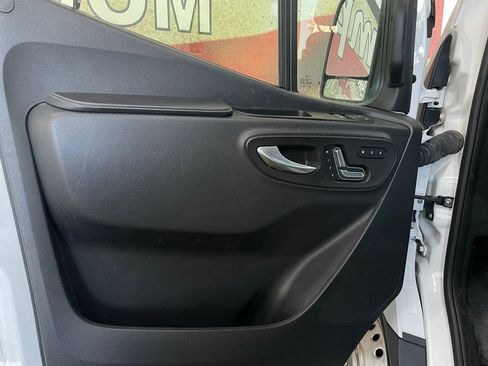 Used 2022 Mercedes-Benz Sprinter 3500 image 42