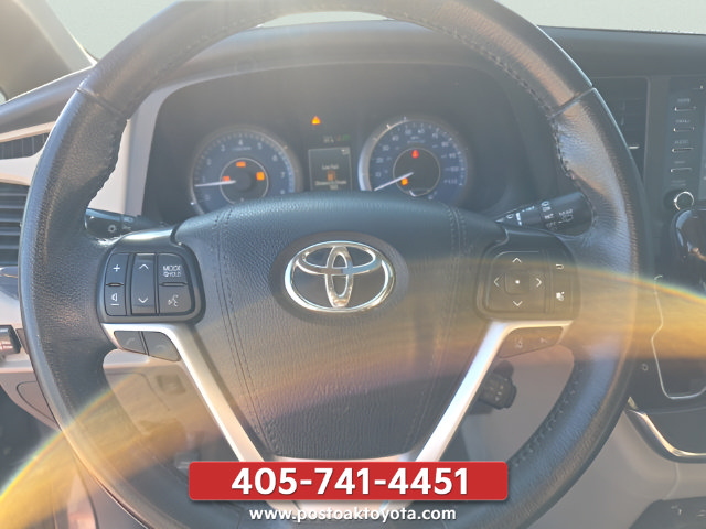 Used 2019 Toyota Sienna XLE w/ XLE Navigation Package FWD image 16