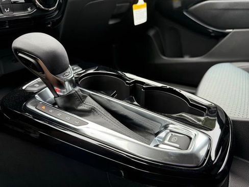 New 2025 Chevrolet Trax LT w/ Driver Confidence Package FWD image 28