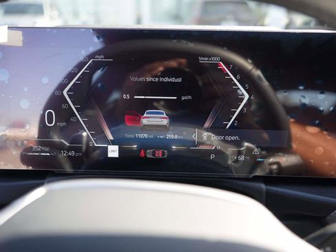 Used 2025 BMW 430i Coupe w/ Convenience Package image 28