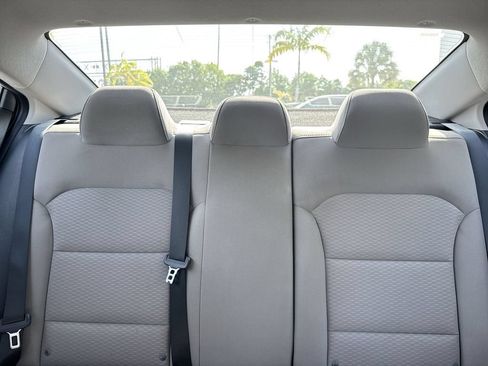 Used 2019 Hyundai Elantra SEL FWD image 18