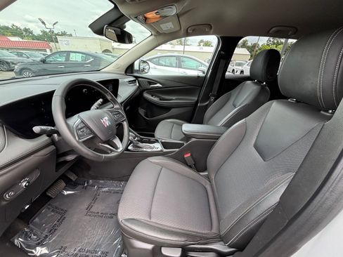 Used 2025 Buick Encore GX Preferred FWD image 25
