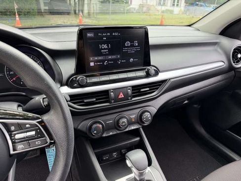 Used 2022 Kia Forte LXS FWD image 21
