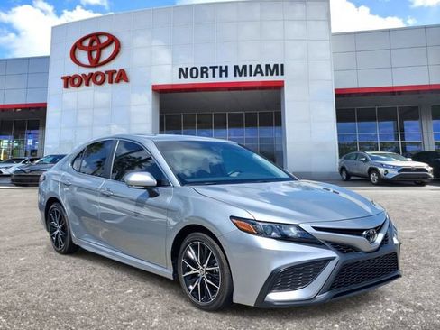 Used 2024 Toyota Camry SE w/ Convenience Package FWD image 1