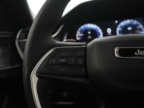 Used 2024 Jeep Grand Cherokee Limited AWD/4WD image 28