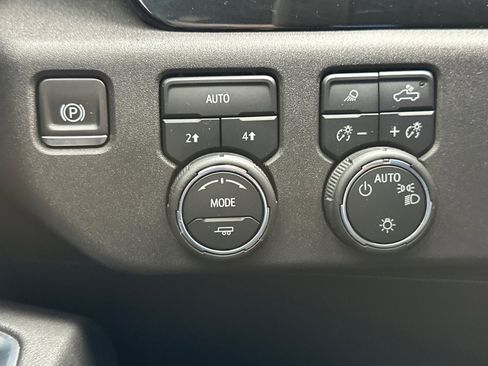 Used 2022 Chevrolet Silverado 1500 LT w/ All Star Edition Plus image 41